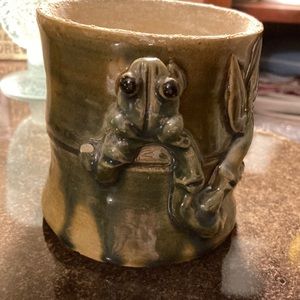 Frog planter in Gloss Green Ceramic